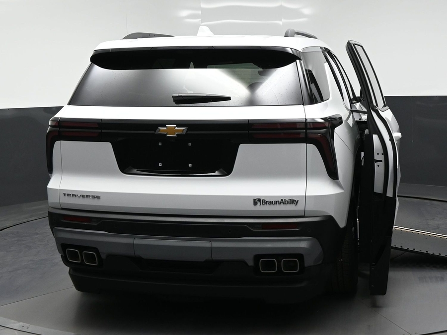 New 2026 Chevrolet Traverse 1LT - BraunAbility Side Entry In Floor Automatic Ramp