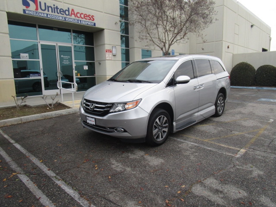 Used 2015 Honda Odyssey Touring Elite - VMI Side Entry Entry In Floor Automatic Ramp