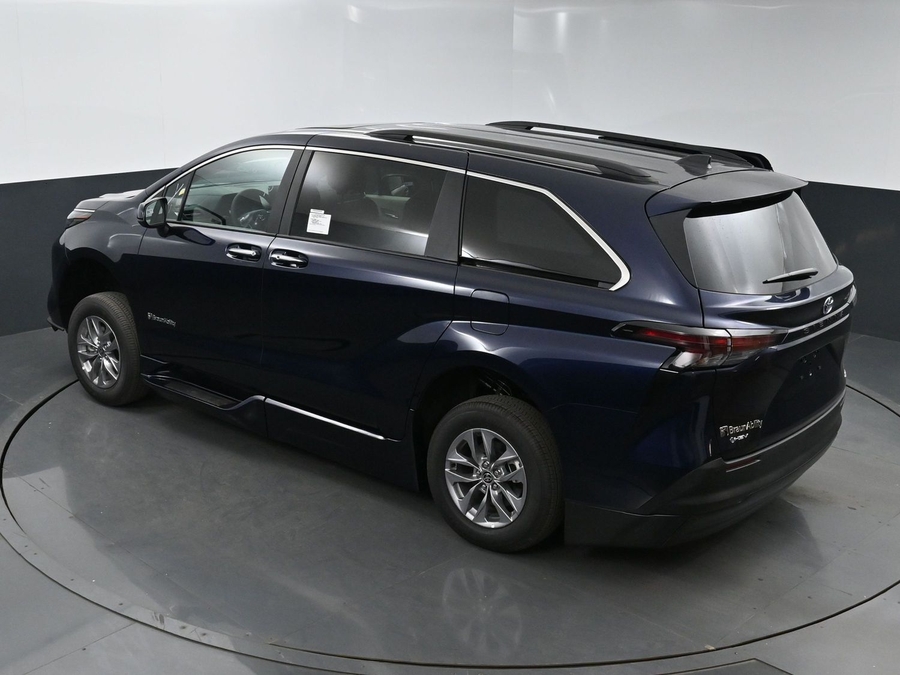 New 2025 Toyota Sienna Hybrid XLE Plus - BraunAbility Side Entry Entry Fold Out Automatic Ramp