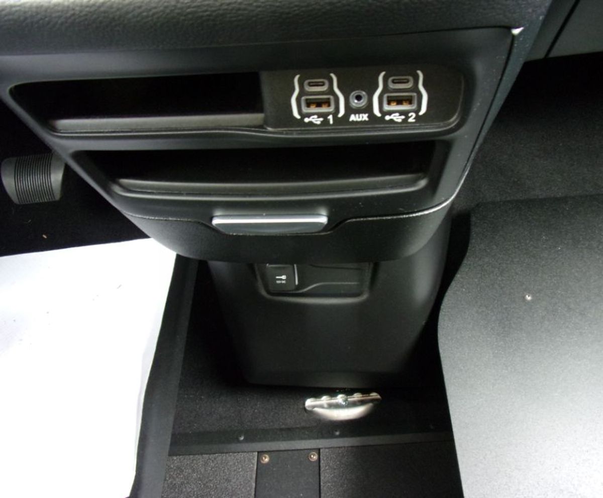 Grey Chrysler Pacifica image number 11