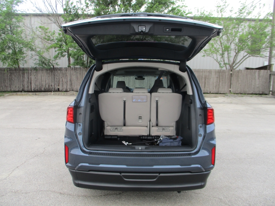 Blue Honda Odyssey image number 9