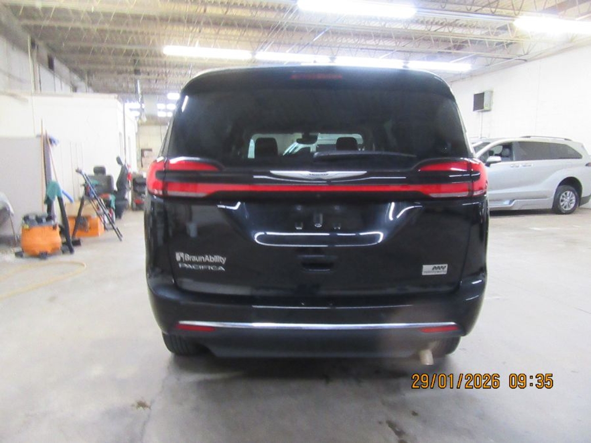 2024 CHRYSLER PACIFICA - Image 12