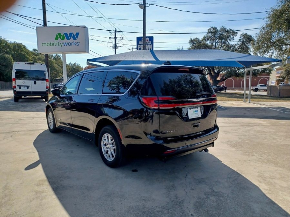 2024 CHRYSLER PACIFICA - Image 8