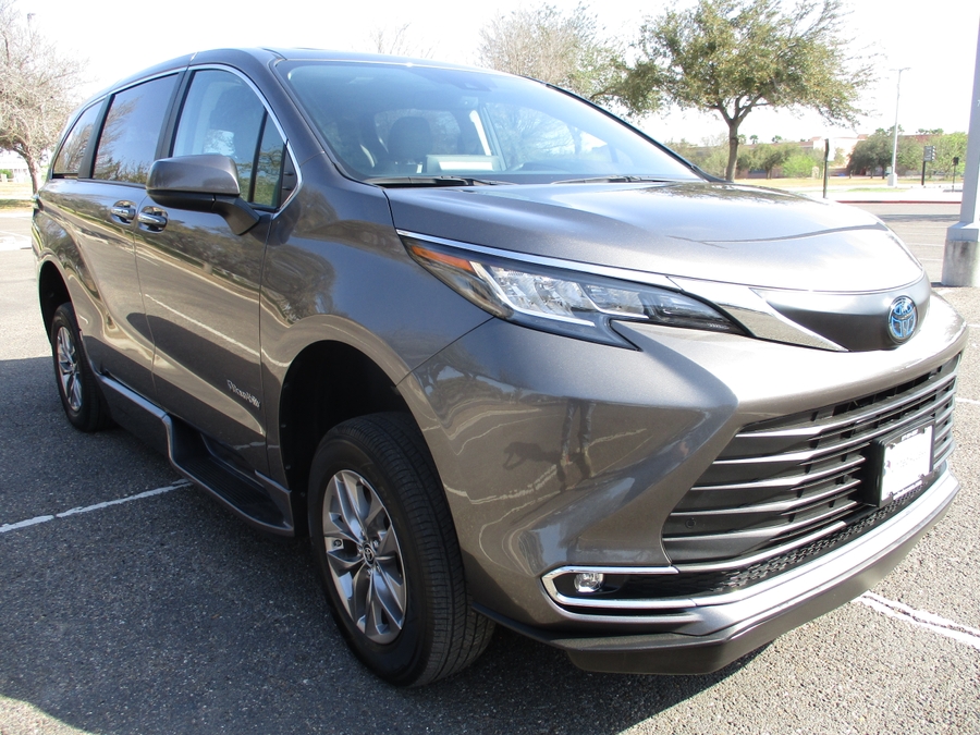 Used 2023 Toyota Sienna Hybrid XLE Base - BraunAbility Side Entry Entry In Floor Automatic Ramp