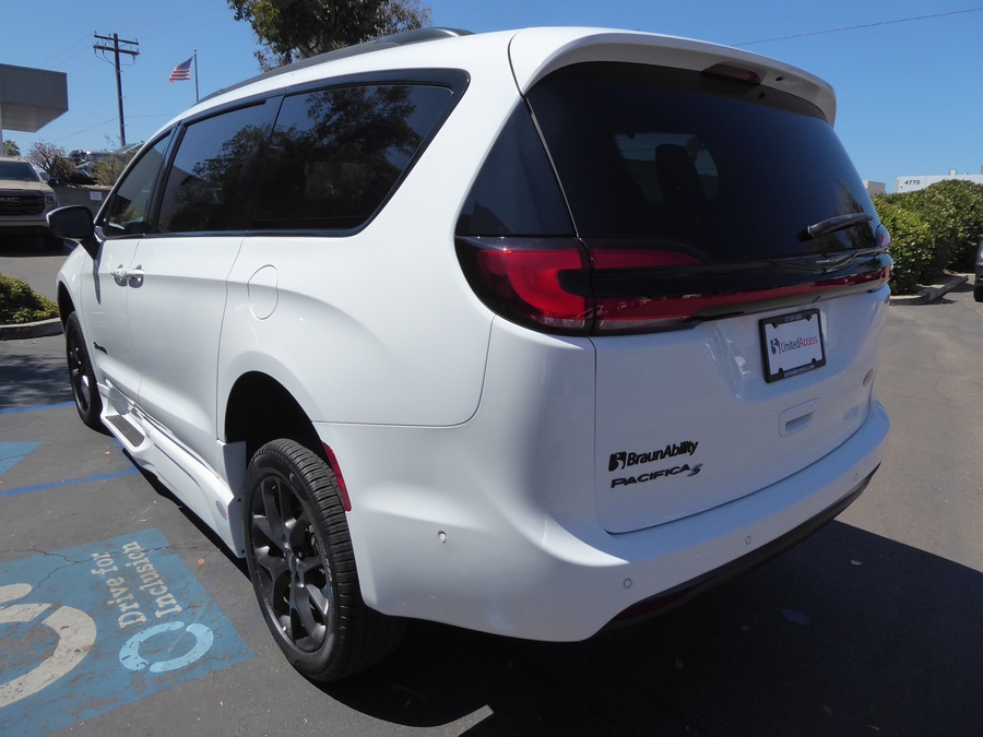 Used 2023 Chrysler Pacifica Touring L - BraunAbility Side Entry Fold Out Automatic Ramp