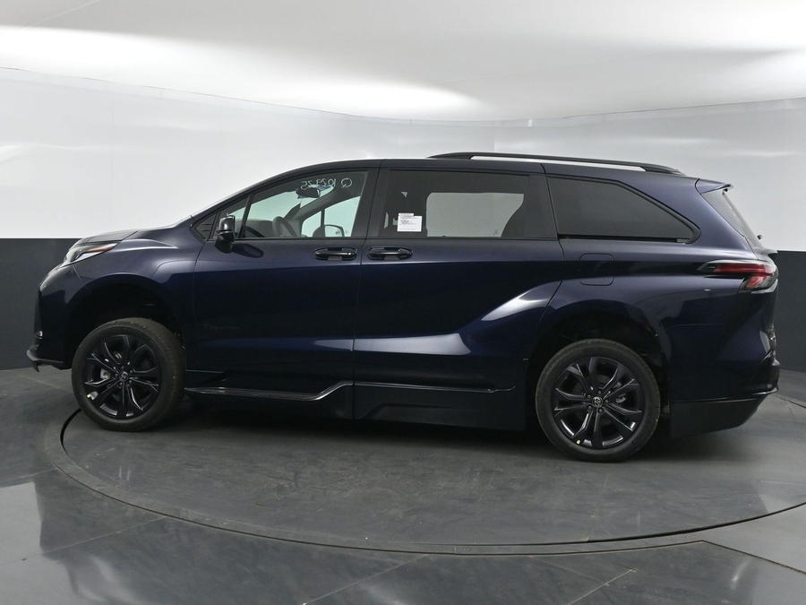 New 2025 Toyota Sienna Hybrid XSE Sport - BraunAbility Side Entry Entry In Floor Automatic Ramp