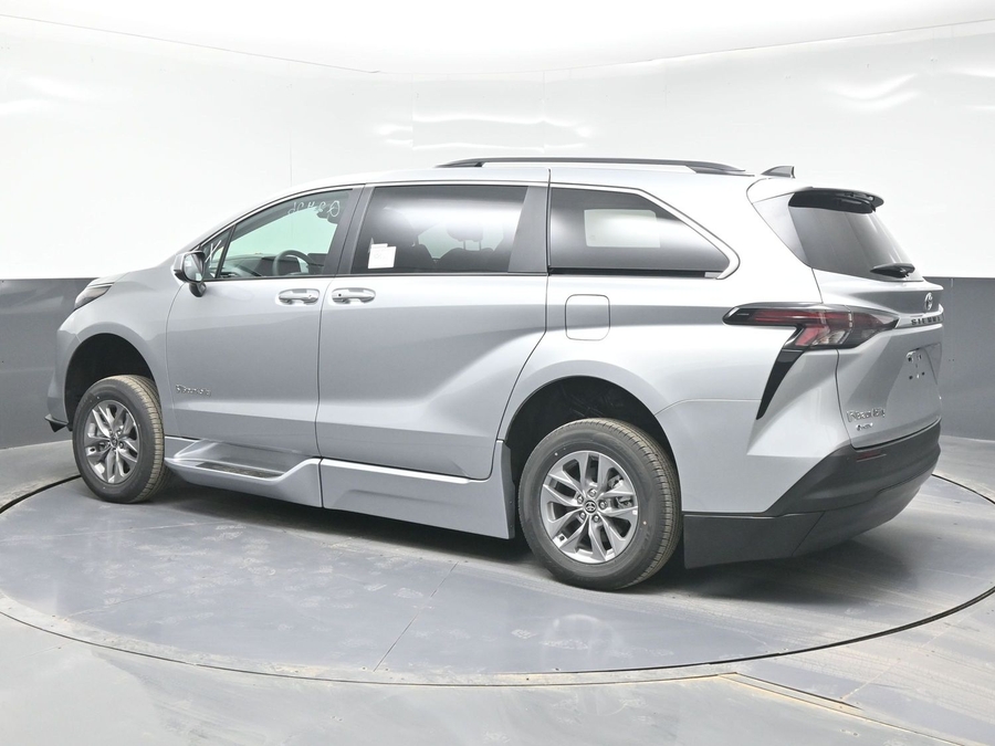 New 2025 Toyota Sienna Hybrid XLE Plus - BraunAbility Side Entry Entry Fold Out Automatic Ramp