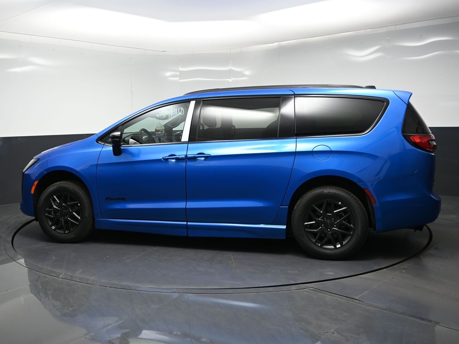 New 2027 Chrysler Pacifica Select Sport - BraunAbility Side Entry Fold Out Automatic Ramp