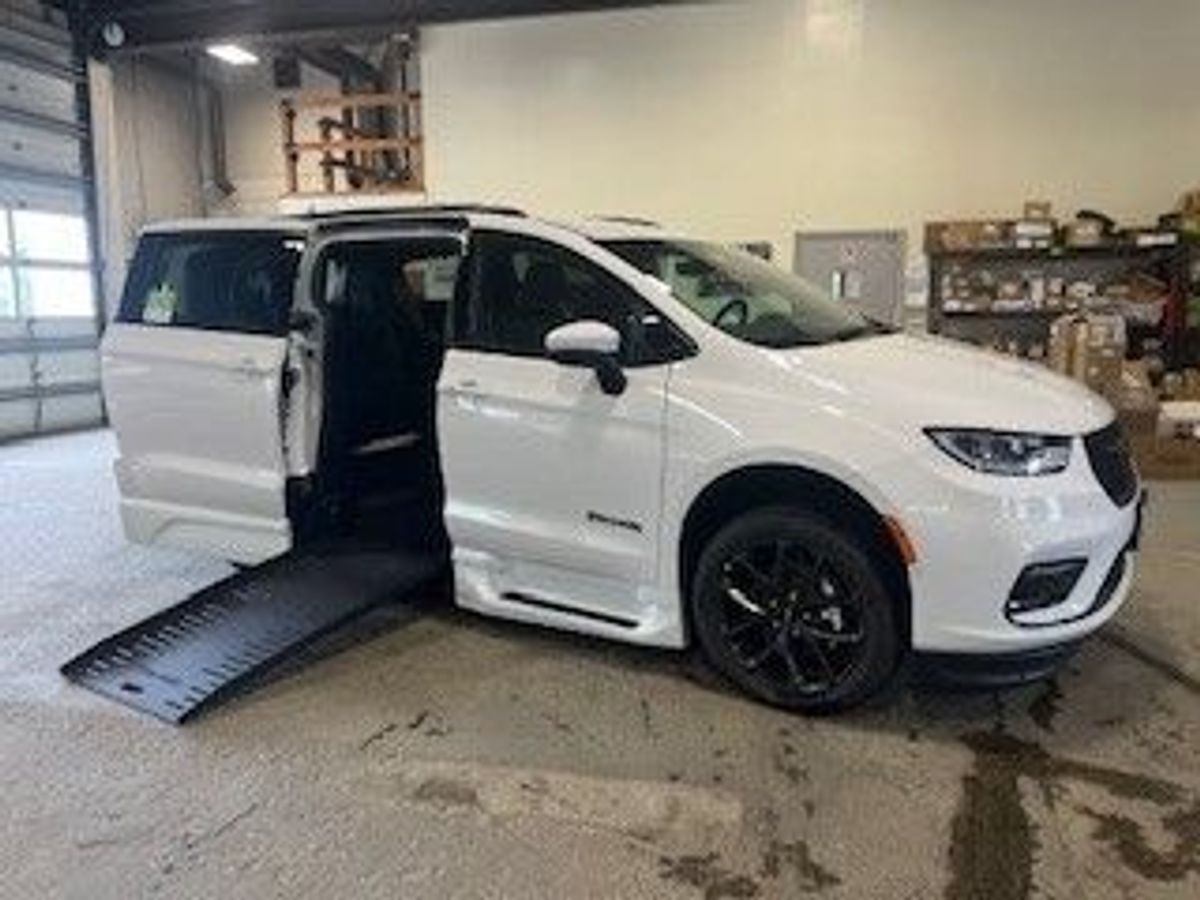 2023 Chrysler Pacifica
