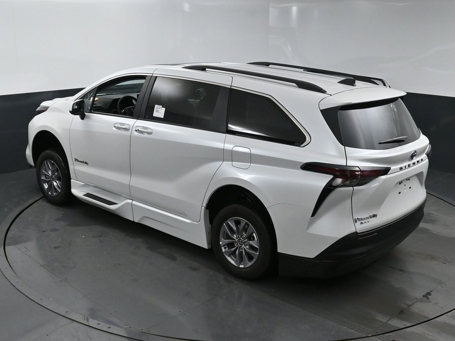 New 2025 Toyota Sienna Hybrid XLE Plus - BraunAbility Side Entry Entry Fold Out Automatic Ramp