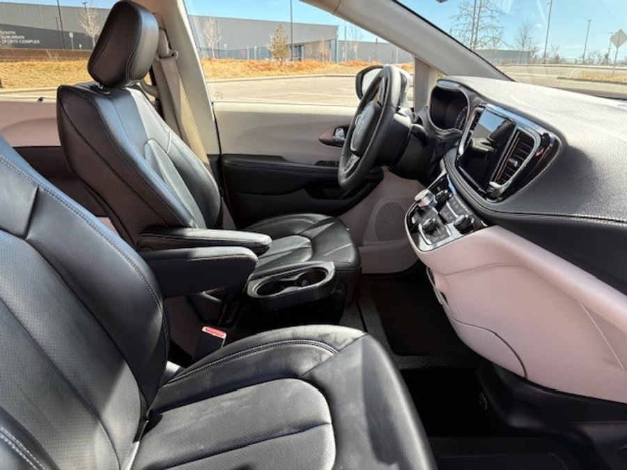 Used 2023 Chrysler Pacifica Touring L Safety - BraunAbility Side Entry Entry In Floor Automatic Ramp