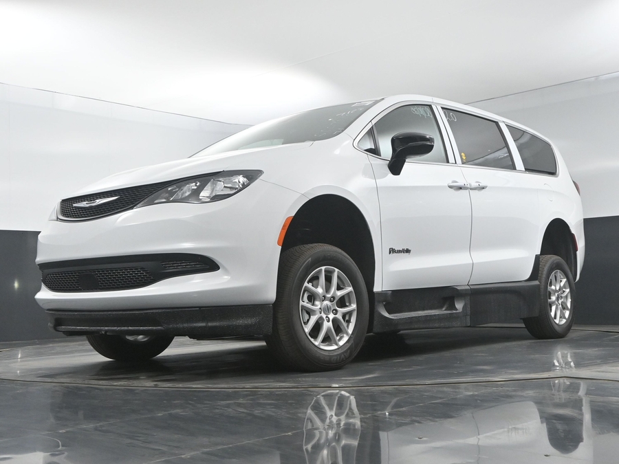 New 2025 Chrysler Voyager LX w MID ROW SEAT - BraunAbility Commercial Side Entry In Floor Manual Ramp