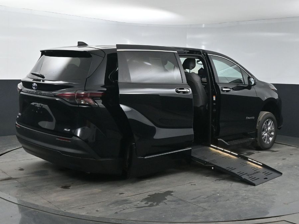 2025 TOYOTA SIENNA - Image 7