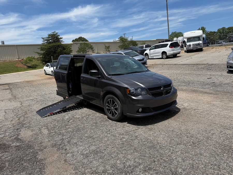 Grey Dodge Grand Caravan image number 5