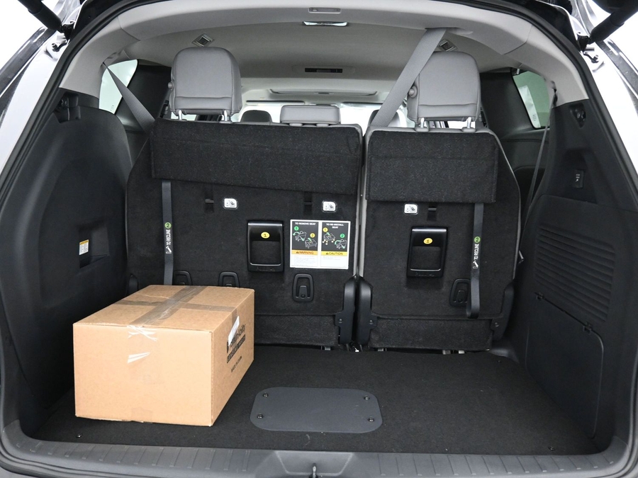 Black Toyota Sienna image number 13