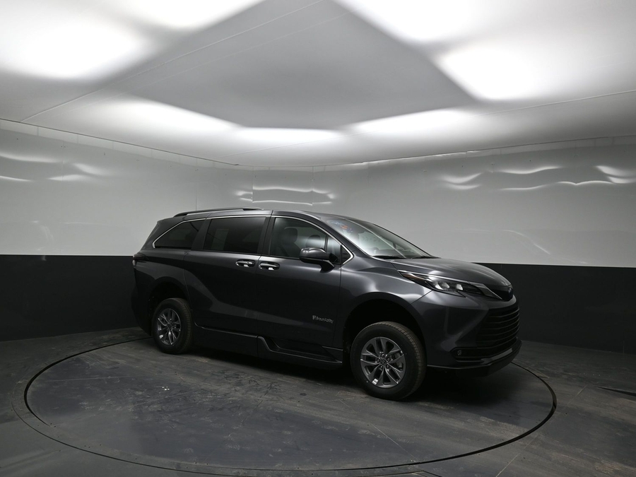 Grey Toyota Sienna image number 12