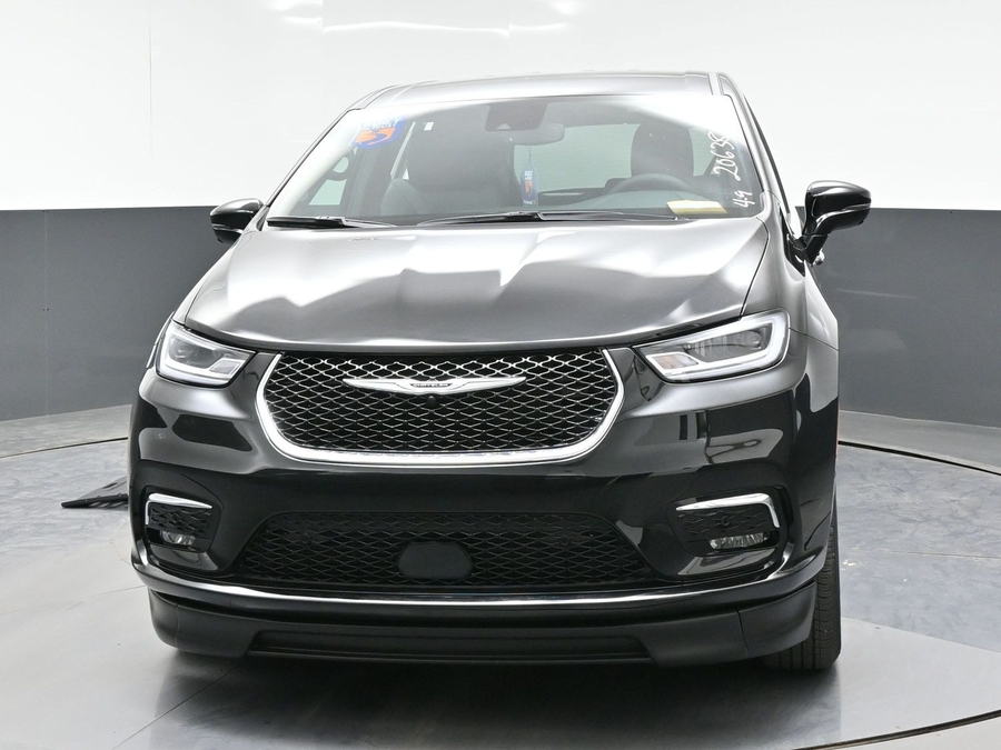 Black Chrysler Pacifica image number 6