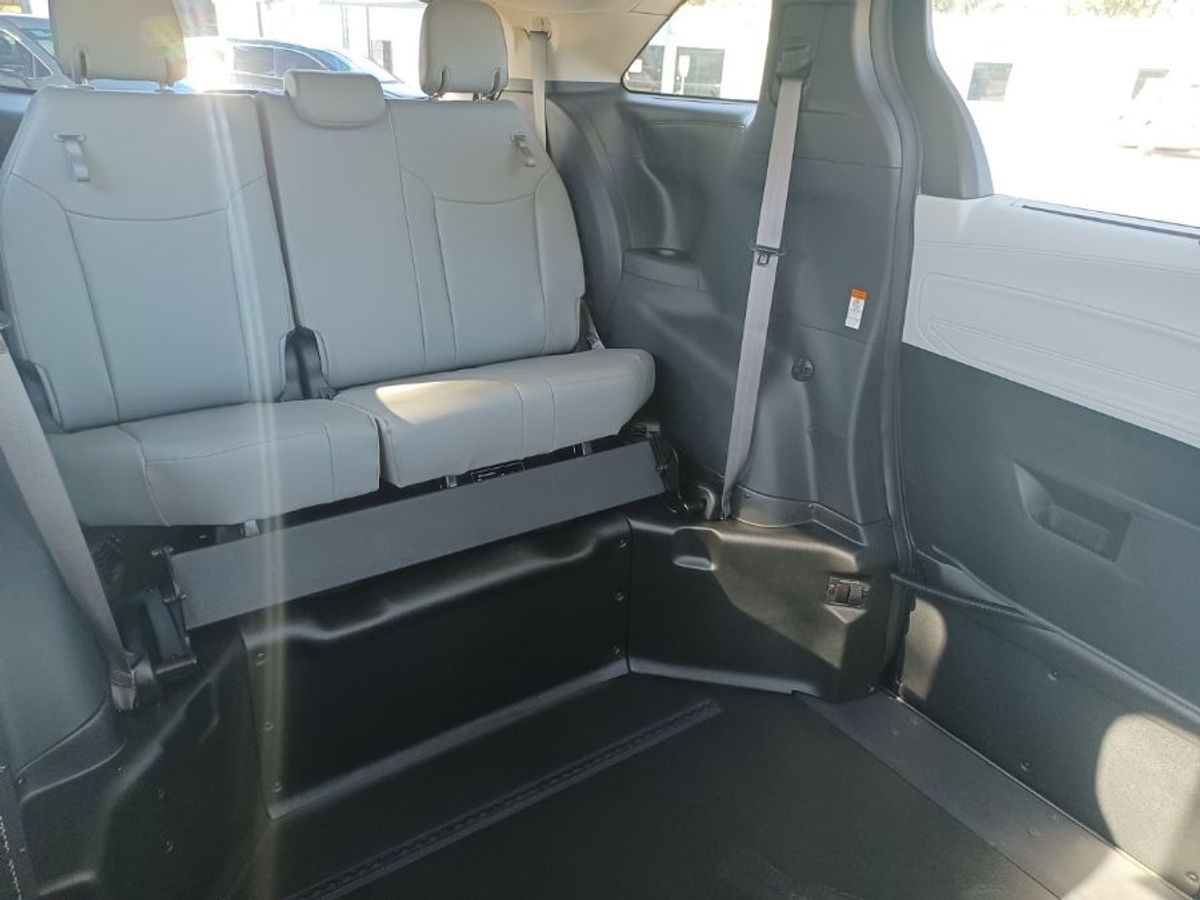 2025 TOYOTA SIENNA - Image 18