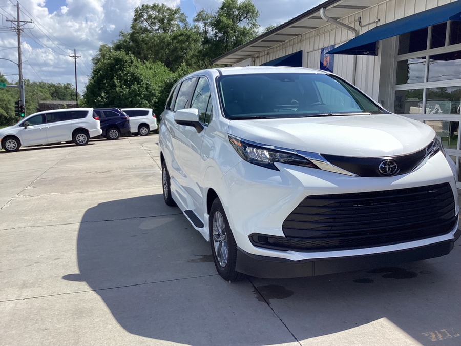White Toyota Sienna image number 2