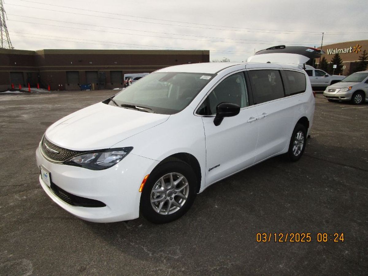 2024 CHRYSLER VOYAGER - Image 3