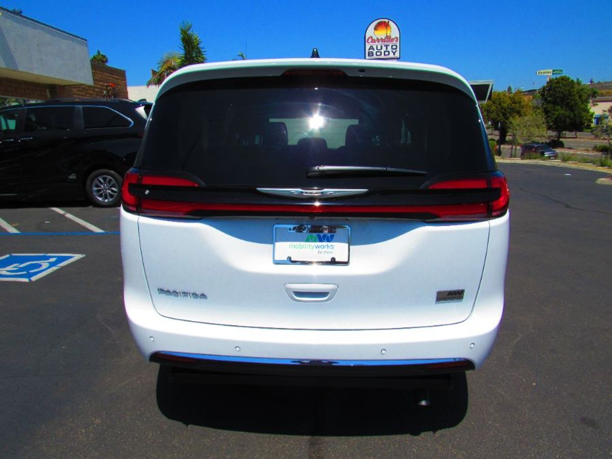White Chrysler Pacifica image number 6