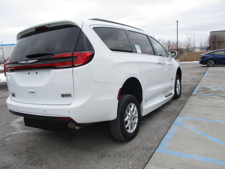2022 CHRYSLER PACIFICA - Image 7