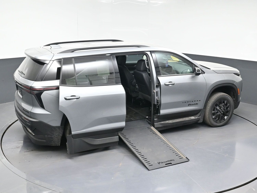 New 2026 Chevrolet Traverse 1LT Midnight - BraunAbility Side Entry Entry In Floor Automatic Ramp