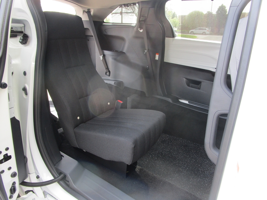 White Toyota Sienna image number 10