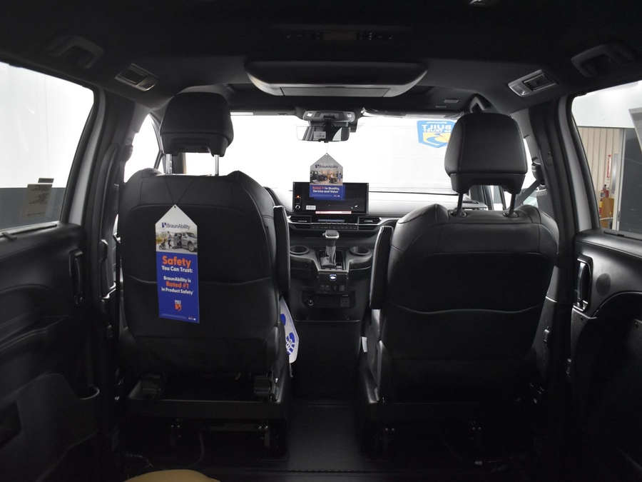 New 2025 Toyota Sienna Hybrid Platinum - BraunAbility Side Entry Entry In Floor Automatic Ramp
