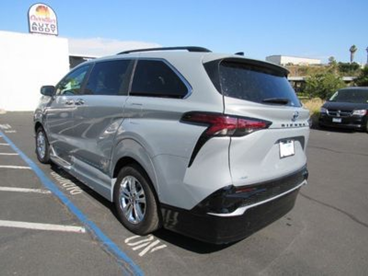 2023 TOYOTA SIENNA - Image 7