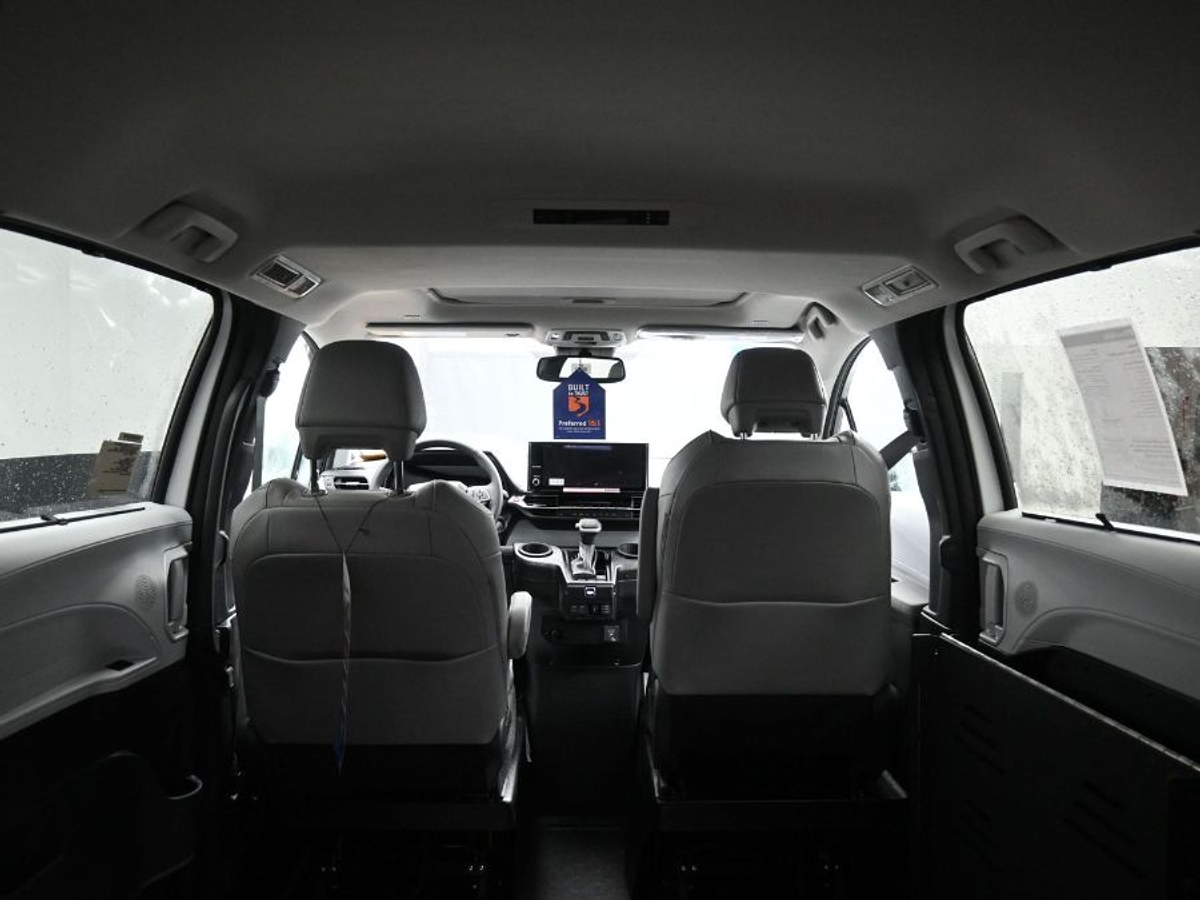 2025 TOYOTA SIENNA - Image 15