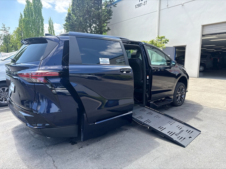 Used 2025 Toyota Sienna Hybrid XSE - BraunAbility Side Entry Entry Fold Out Automatic Ramp