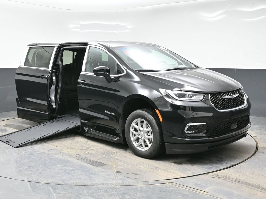 Black Chrysler Pacifica with Side Entry Automatic In Floor ramp