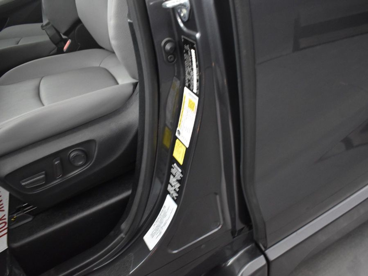 2025 TOYOTA SIENNA - Image 17