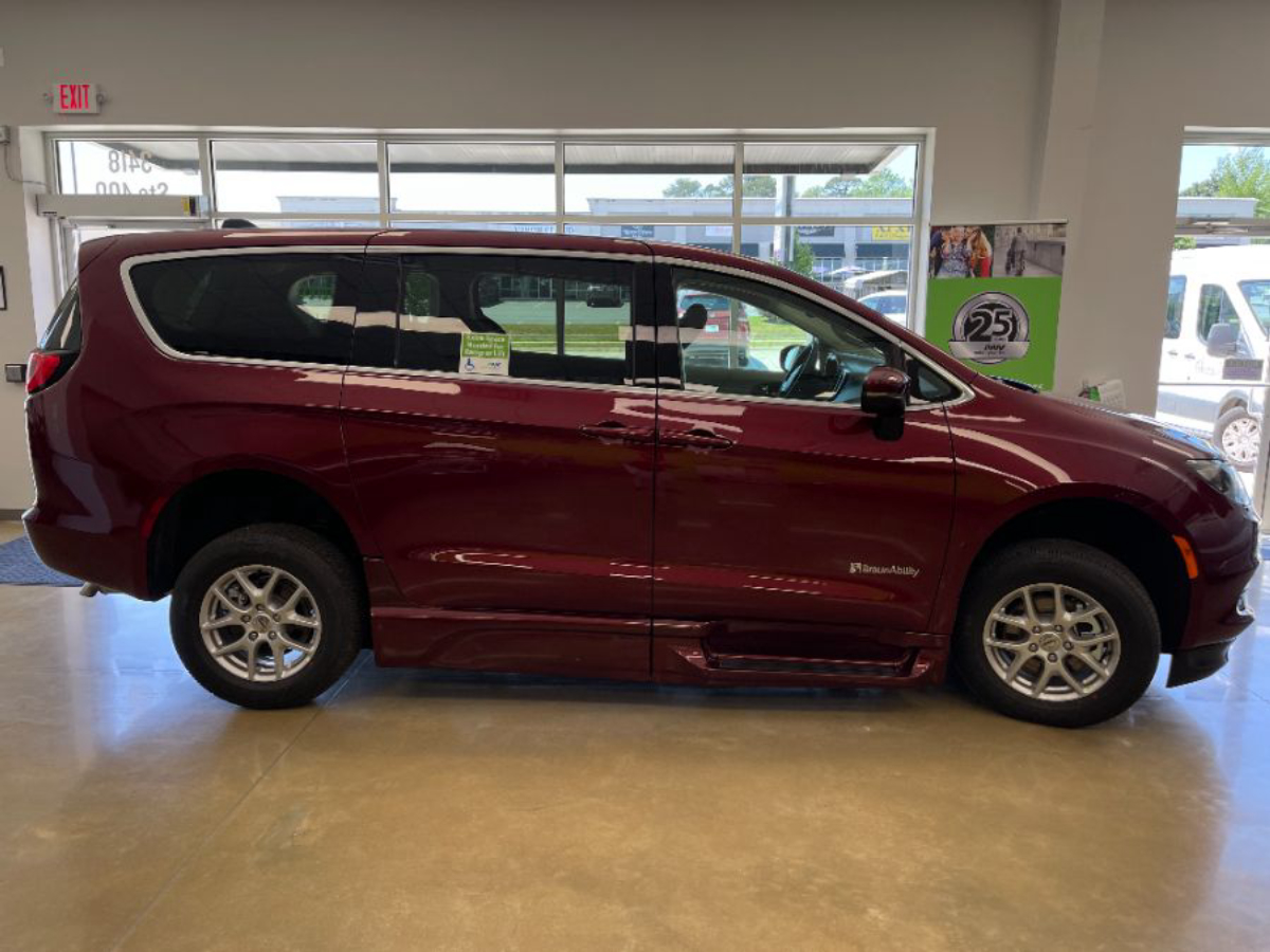 2023 CHRYSLER VOYAGER - Image 2