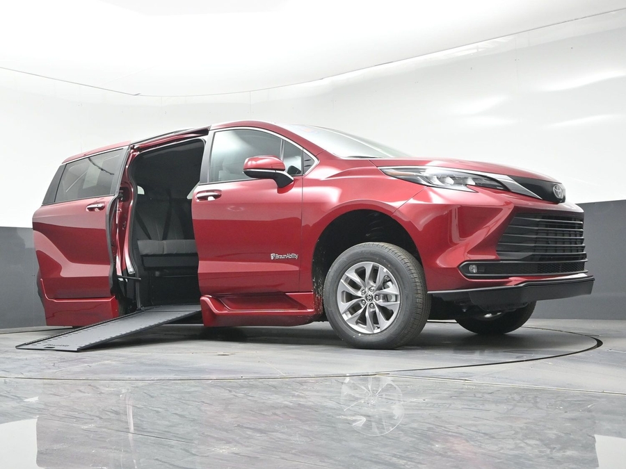 New 2026 Toyota Sienna Hybrid XLE Add - BraunAbility Side Entry In Floor Automatic Ramp