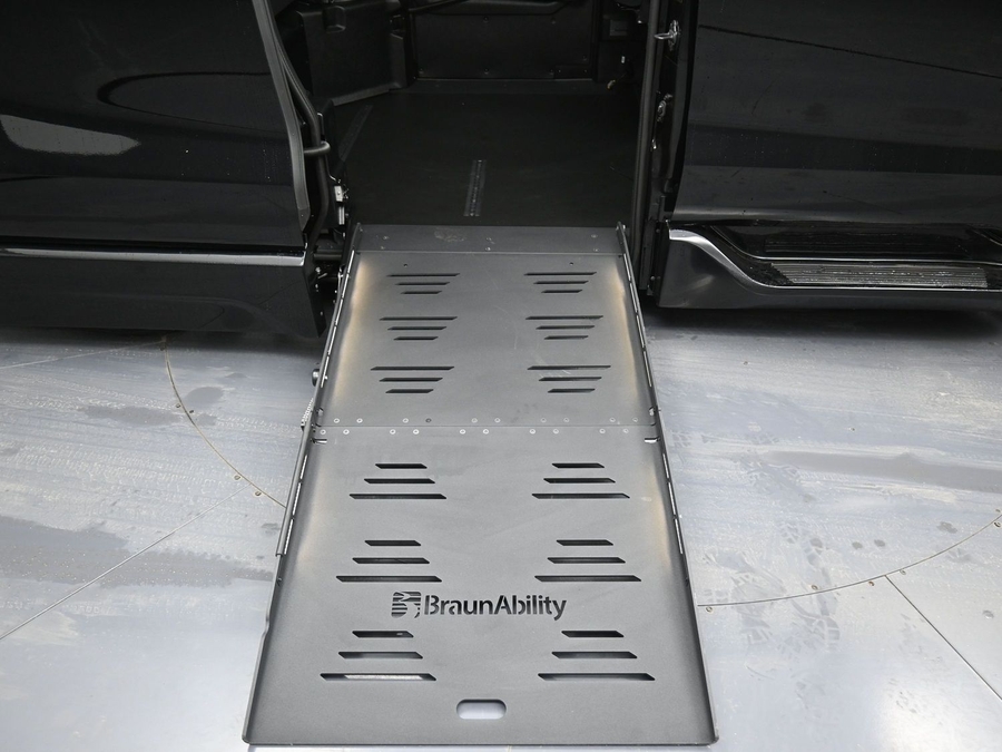 New 2025 Toyota Sienna Hybrid XSE Sport - BraunAbility Side Entry Entry Fold Out Automatic Ramp