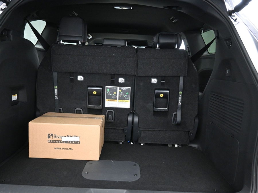 New 2025 Toyota Sienna Hybrid XSE Sport - BraunAbility Side Entry Entry Fold Out Automatic Ramp