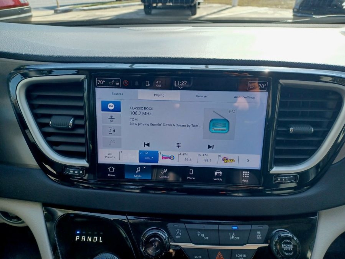 2024 CHRYSLER PACIFICA - Image 11