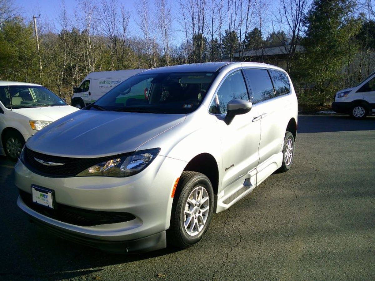 2023 CHRYSLER VOYAGER - Image 4