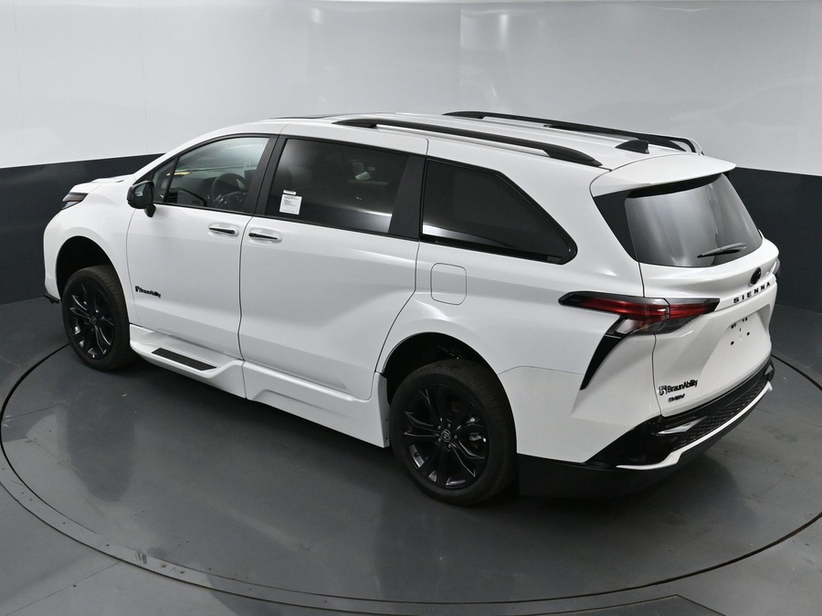 New 2025 Toyota Sienna Hybrid XSE Sport - BraunAbility Side Entry Entry In Floor Automatic Ramp