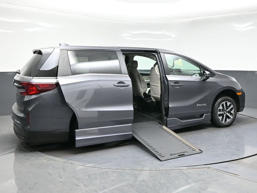 Grey Honda Odyssey image number 6