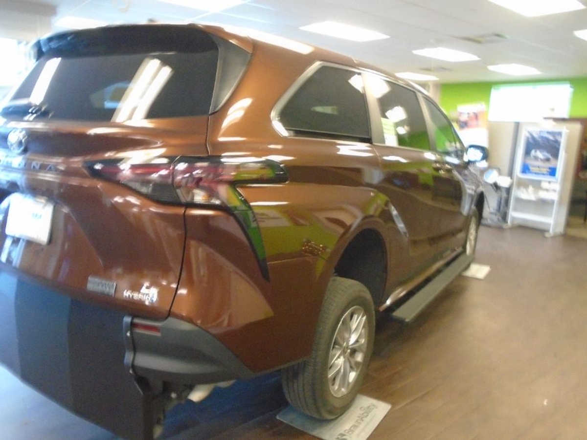 2024 TOYOTA SIENNA - Image 11