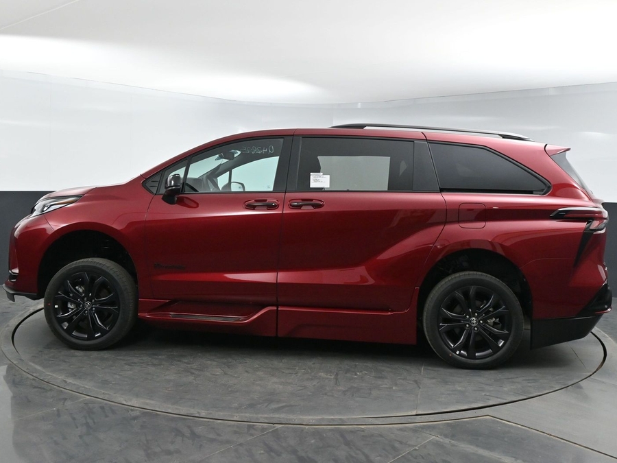 New 2025 Toyota Sienna Hybrid XSE Sport - BraunAbility Side Entry Entry Fold Out Automatic Ramp