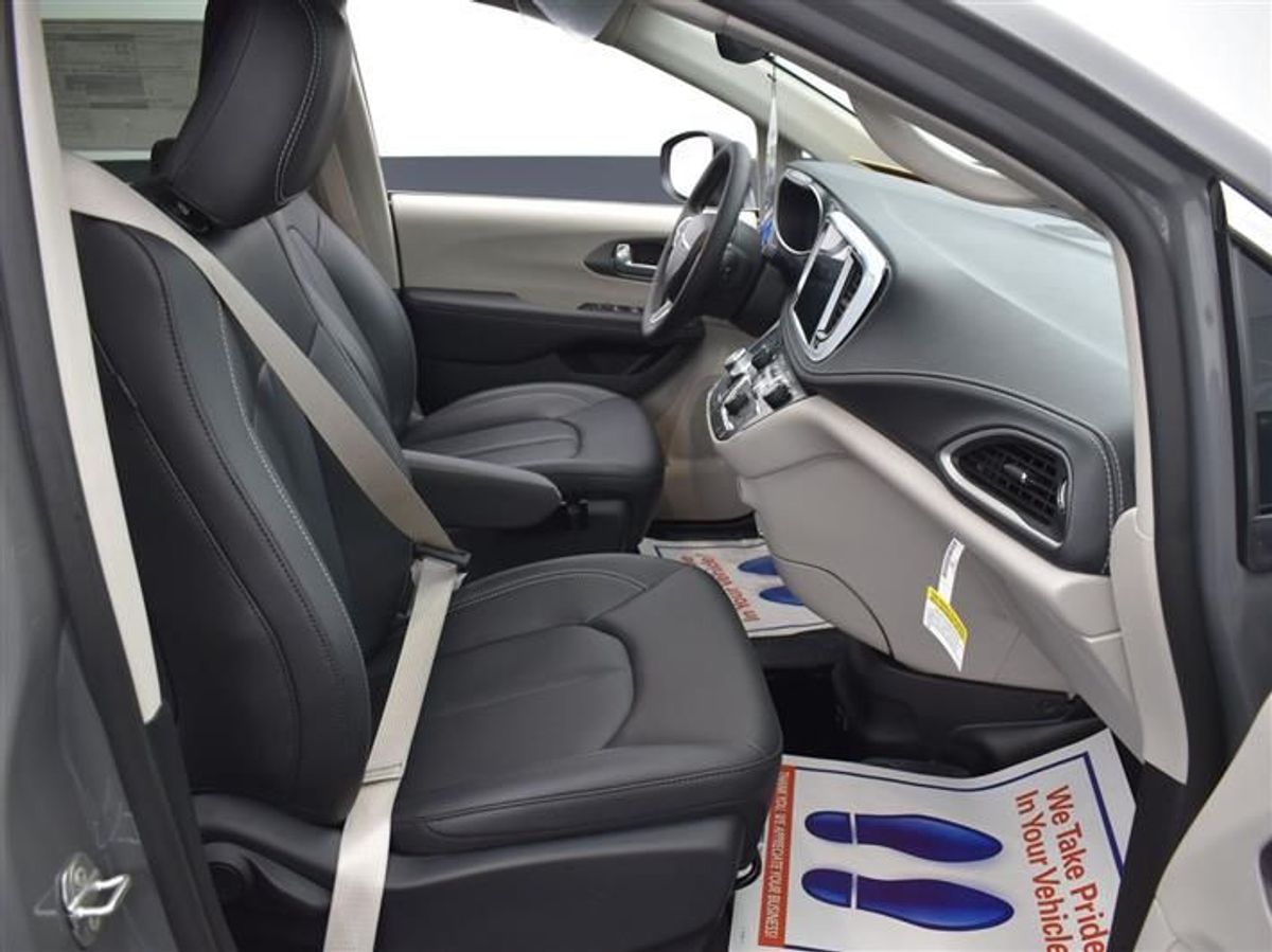 2023 CHRYSLER PACIFICA - Image 5