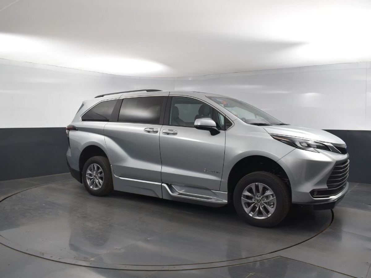 2025 TOYOTA SIENNA - Image 18