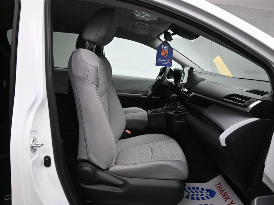New 2025 Toyota Sienna Hybrid LE - BraunAbility Side Entry Entry Fold Out Automatic Ramp