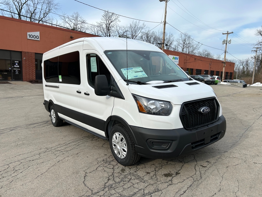 White Ford T350 image number 11