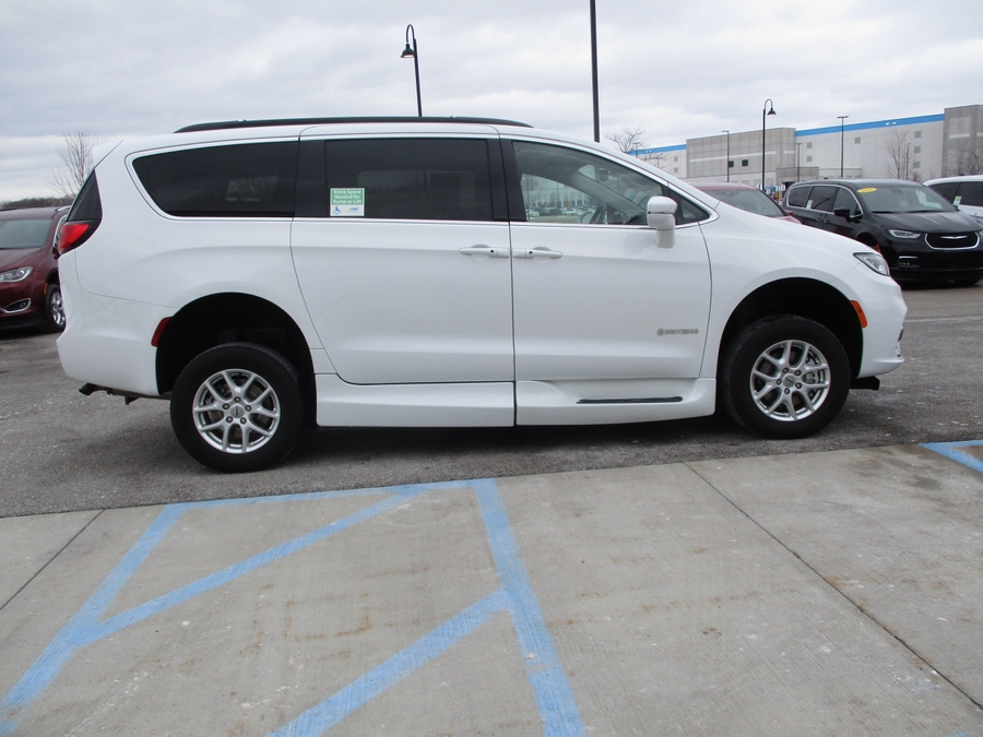 2022 CHRYSLER PACIFICA - Image 8