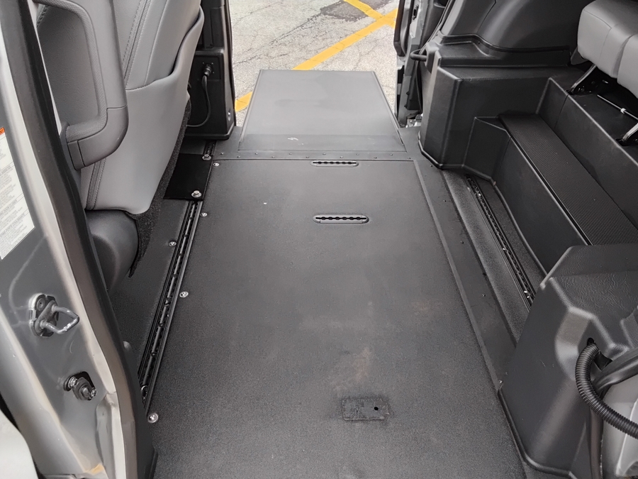 Silver Toyota Sienna image number 12